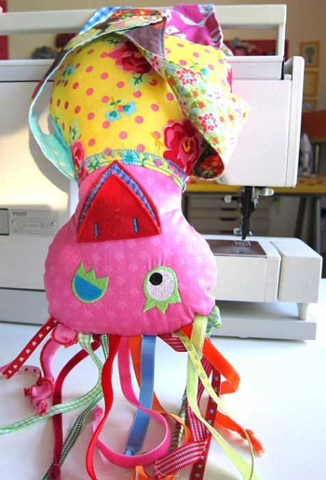 Kuscheltier nähen, Schnittmuster Spieluhr-Vogel, Ebook, farbenmix.de Kuscheltier nähen, Schnittmuster Spieluhr-Vogel, Ebook, farbenmix.de