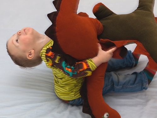 Dino Kuscheltier nähen, Schnittmuster farbenmix Dino Kuscheltier nähen, Schnittmuster farbenmix