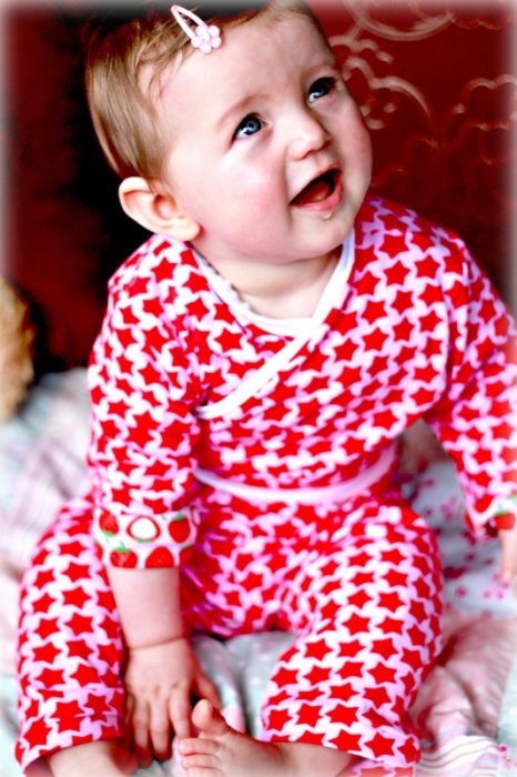 Shrug für Babies nähen ein Schnittmuster von 6 aus der Zwergenverpackung Vol. 2 von farbenmix 