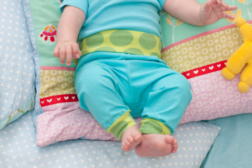 Kuschelhose -Zwergenverpackung Vol. 2 - gedoppelt oder einfach genäht - näh dir die Babykleidung selber mit farbenmix Schnittmuster 