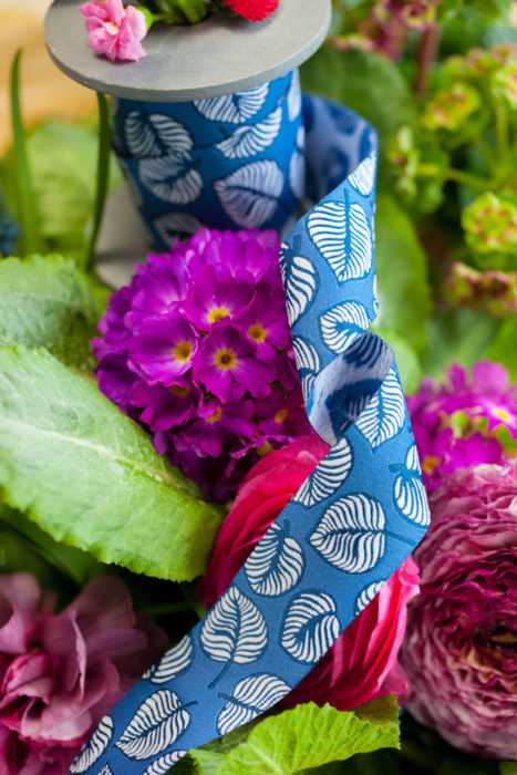 Blätter in blau aus der Sew and More Schnittmusterkollektion - Design Lila Lotta erhältlich bei farbenmix 