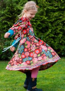 Folklore Kleid für Kinder nähen