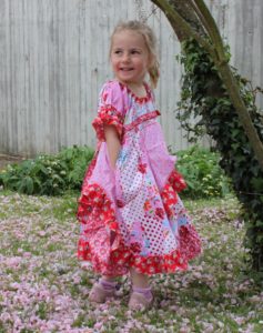 Boho-Kleid für Mädchen nähen mit Encinitas farbenmix Ebook Papierschnittmuster